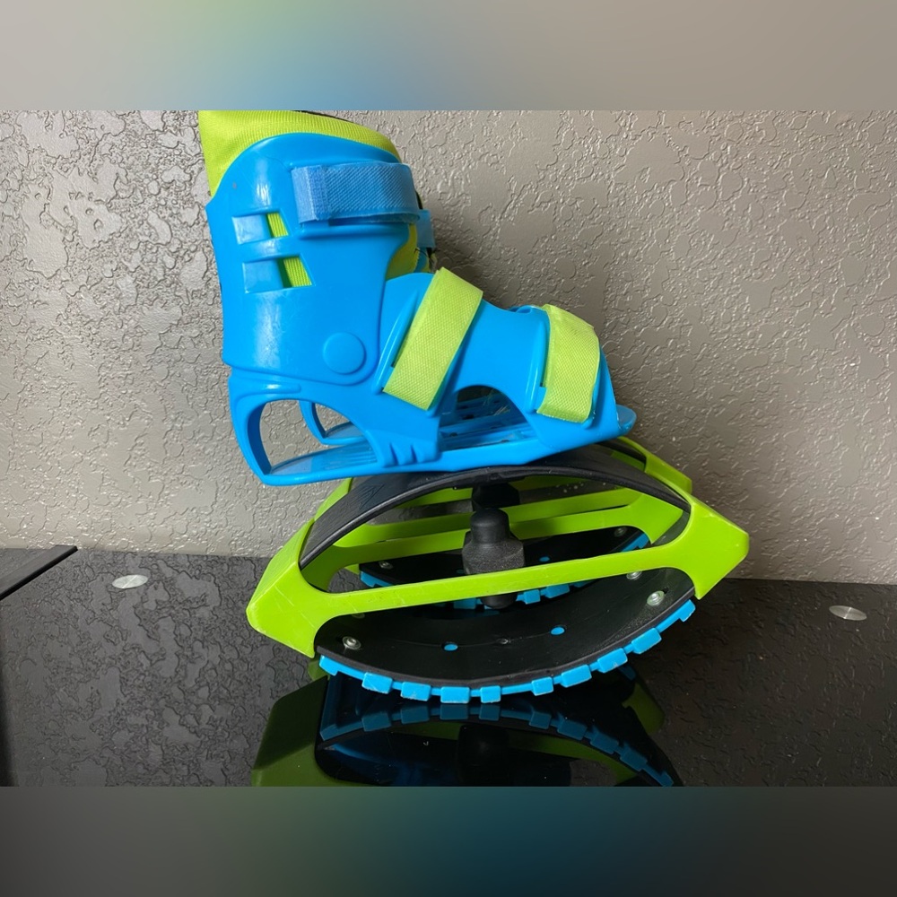 boost boots jumping blue and green toy " moon boots" jumping toy size 3-6 Y